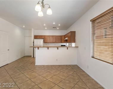 10528 Lessona Street - Photo Thumbnail 10