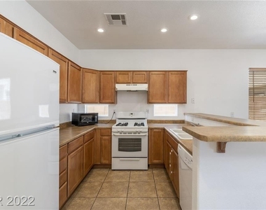 10528 Lessona Street - Photo Thumbnail 12