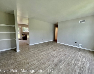 241 Wintergreen Ln - Photo Thumbnail 2