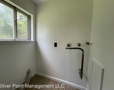 241 Wintergreen Ln - Photo Thumbnail 18