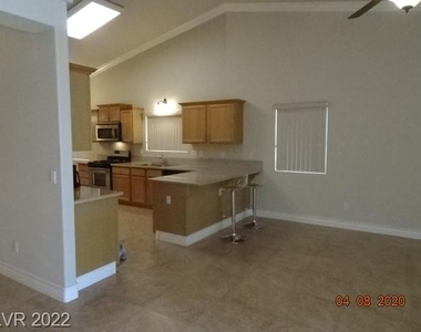 1704 Taraway Drive - Photo Thumbnail 15