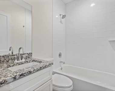 647 Lawton Street Sw - Photo Thumbnail 7