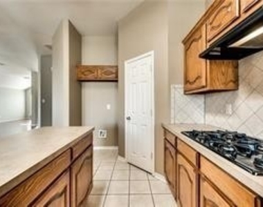 2760 Beacon Hill Drive - Photo Thumbnail 15