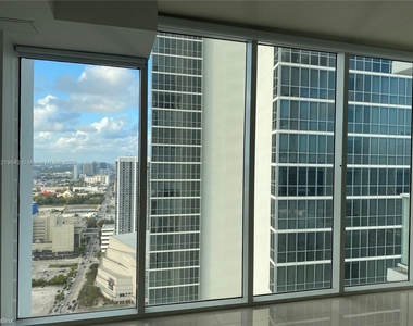 1040 Biscayne Blvd Apt 3605 - Photo Thumbnail 6