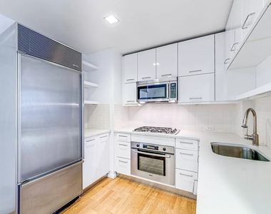 635 West 42nd St #16K, New York NY 10036 - Photo Thumbnail 1