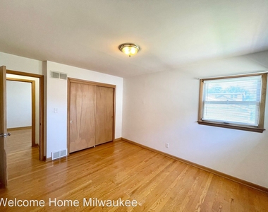 3567-3569 S Chase Avenue - Photo Thumbnail 7