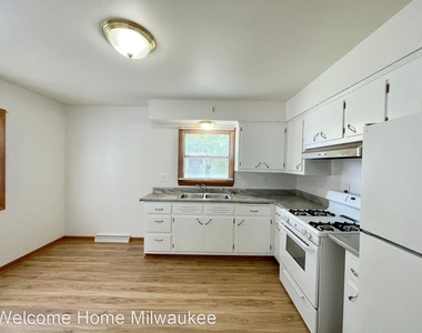 3567-3569 S Chase Avenue - Photo Thumbnail 5