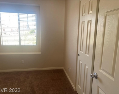 8040 Baldy Mountain Avenue - Photo Thumbnail 17