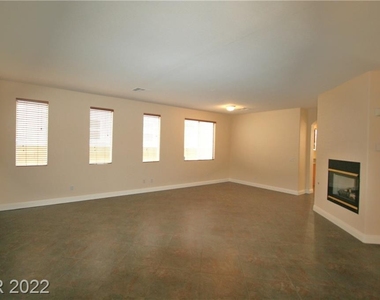 10764 Valencia Hills Street - Photo Thumbnail 2