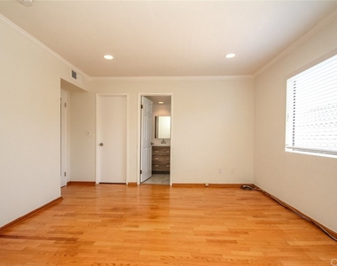 4257 Laurel Canyon Boulevard - Photo Thumbnail 20