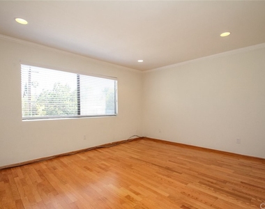 4257 Laurel Canyon Boulevard - Photo Thumbnail 18