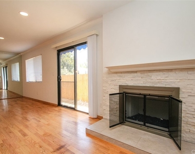 4257 Laurel Canyon Boulevard - Photo Thumbnail 7