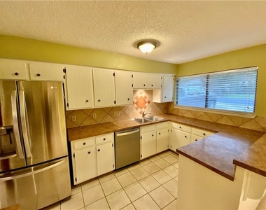 304  Innwood Dr - Photo Thumbnail 8