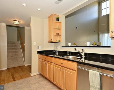 621 N Saint Asaph St #308 - Photo Thumbnail 3