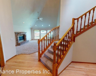 17190 Sw Watercrest Court - Photo Thumbnail 2