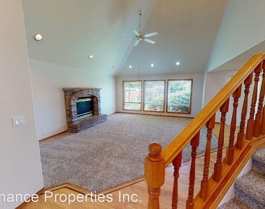 17190 Sw Watercrest Court - Photo Thumbnail 3