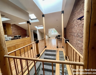 1678 Beacon St Apt 3 - Photo Thumbnail 7