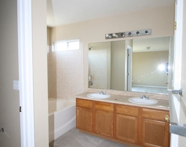 7225 Amber Ridge Dr. - Photo Thumbnail 13