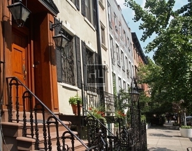 205 East 59 Street - Photo Thumbnail 9