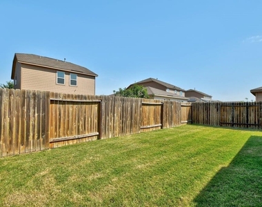 1444  Breanna Ln - Photo Thumbnail 11