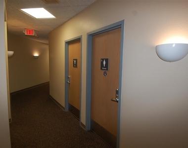 209 E Washington St - Photo Thumbnail 4