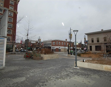 209 E Washington St - Photo Thumbnail 24
