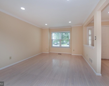 129 Canterbury Ln - Photo Thumbnail 7