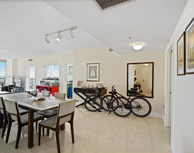 325 S Biscayne Blvd - Photo Thumbnail 4