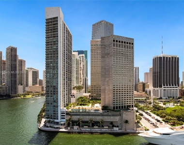 325 S Biscayne Blvd - Photo Thumbnail 18