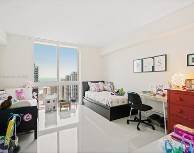 325 S Biscayne Blvd - Photo Thumbnail 14