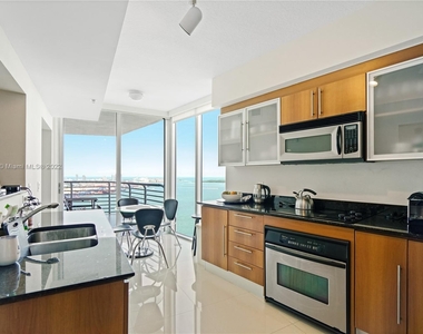 325 S Biscayne Blvd - Photo Thumbnail 7