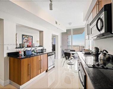 325 S Biscayne Blvd - Photo Thumbnail 21