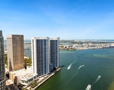 325 S Biscayne Blvd - Photo Thumbnail 16