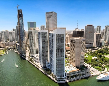 325 S Biscayne Blvd - Photo Thumbnail 13