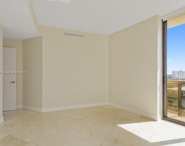 16275 Collins Ave - Photo Thumbnail 12