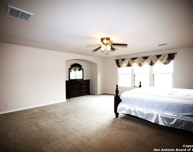 1410 Camden Cove - Photo Thumbnail 14