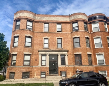 4949 S Calumet Avenue - Photo Thumbnail 0