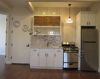 565 Evergreen Avenue - Photo Thumbnail 2