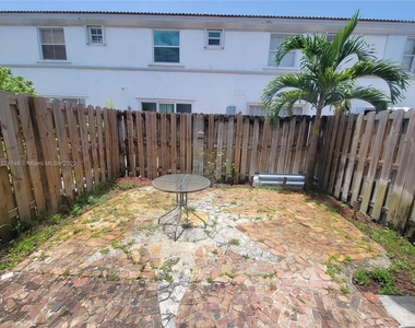 15737 Sw 42nd St - Photo Thumbnail 11