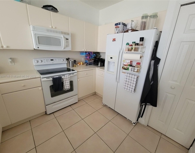 15737 Sw 42nd St - Photo Thumbnail 2