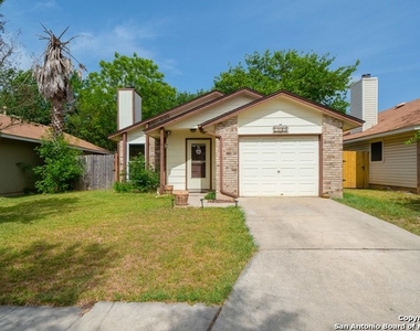 7249 Lansbury Dr - Photo Thumbnail 0