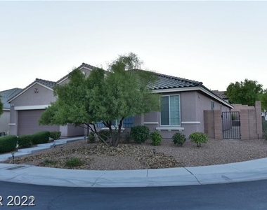 7129 Silver Ridge Peak Street - Photo Thumbnail 3