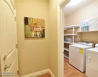 7129 Silver Ridge Peak Street - Photo Thumbnail 33