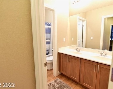 7129 Silver Ridge Peak Street - Photo Thumbnail 27