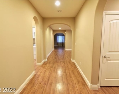 7129 Silver Ridge Peak Street - Photo Thumbnail 17