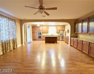 7129 Silver Ridge Peak Street - Photo Thumbnail 7