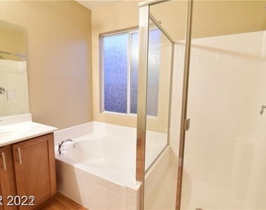 7129 Silver Ridge Peak Street - Photo Thumbnail 31