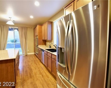 7129 Silver Ridge Peak Street - Photo Thumbnail 12