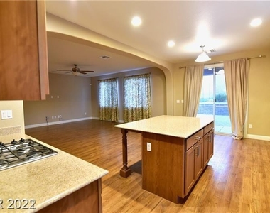 7129 Silver Ridge Peak Street - Photo Thumbnail 14