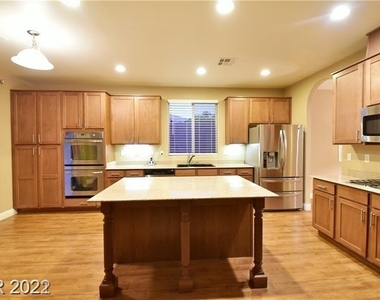 7129 Silver Ridge Peak Street - Photo Thumbnail 9